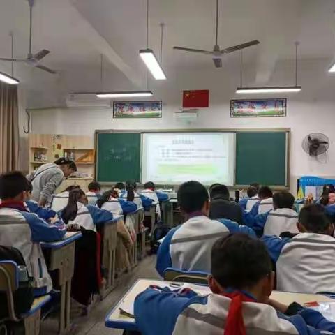 在教学与交流中成长----月港中心小学五六年级数学教研活动