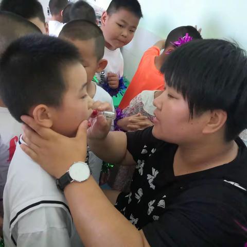 西里双幼儿园：别样六一      童样幸福