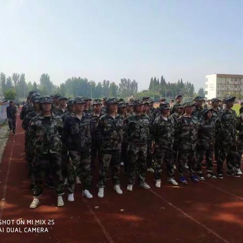 赤日烈火下的青春   ——记工业学校2020及学生军训