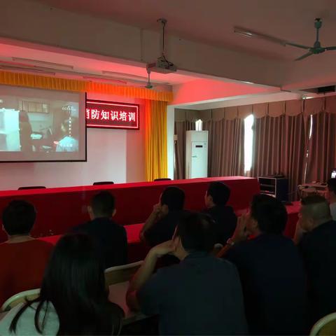 市水务局供排水管理处排水泵站管理所组织维修人员观看《今日说法》节目“万秀村的火光”