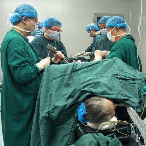 岚皋县医院骨外科首例人工关节翻修术