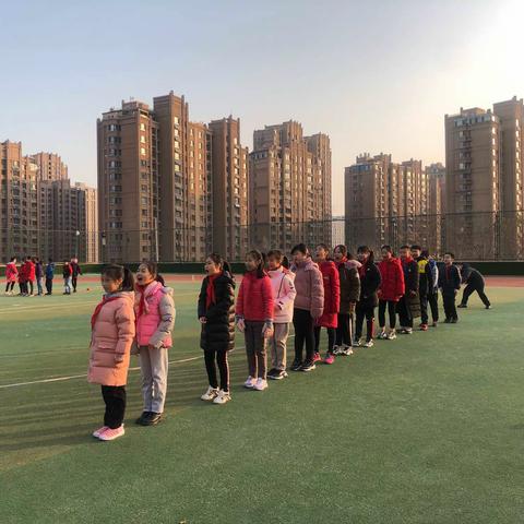 “绳”彩飞扬——四（5）跳大绳剪影