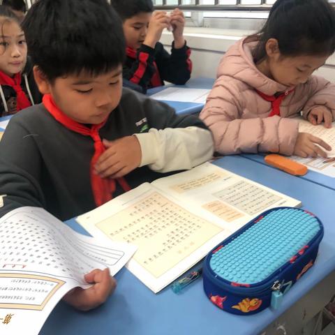 趣味识字，查漏补缺——四（5）中队活动剪影