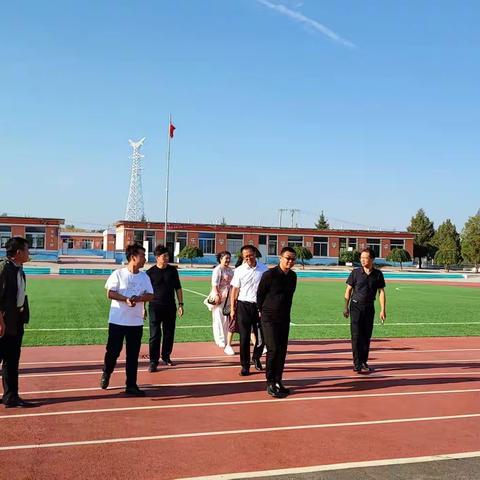 积极打造科技示范学校      努力提高师生科学素养，羊山镇逸夫希望小学-----市级科技创新示范校验收