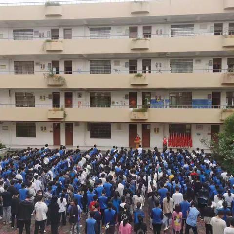 历春夏以苦为乐，搏中考美梦成真。 ——义亭镇中2022届九年级中考誓师大会