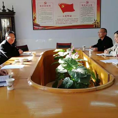 新密市教师进修学校党支部开展专题民主生活会和12月份主题党日暨民主评议活动