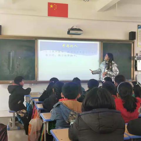 龙湖镇镇直小学五年级"文明礼仪"主题班队会