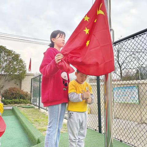 ✨五星红旗🚩，迎风👦飘扬—— 诺贝尔森林幼儿园🍃第五周升旗仪式。