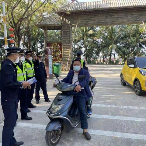 本号镇开展道路交通安全劝导行动