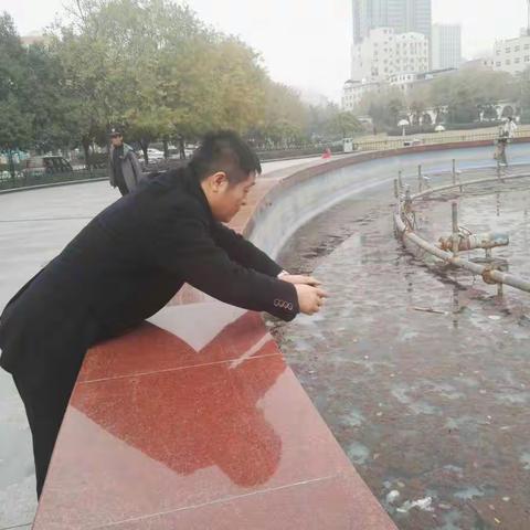 见缝插针立行立改，电子城街办协调高新处理紫薇花园喷泉积水问题