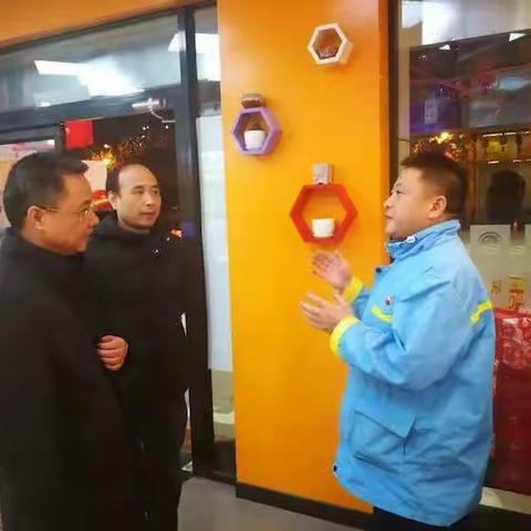 电子城街办领导带队检查春节期间加油站油气治理工作