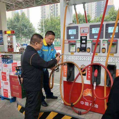 电子城街道对辖区加油站油气回收设施运行进行检查
