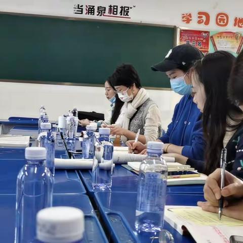 寒风难挡学习热，滨实课改永向前——滨河实验中学组织各学科备课组进行自主学习单的编写培训