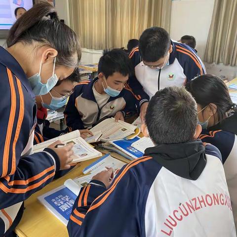 凝心聚力，打造自主育人的全新课堂。