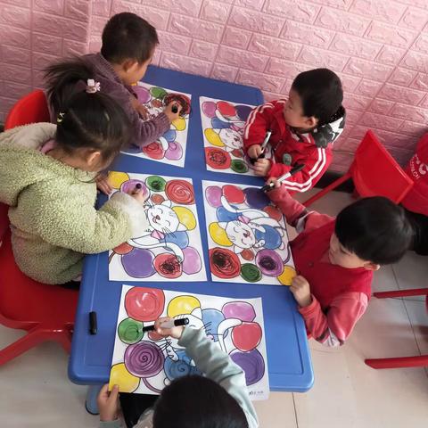 春苗润泽幼儿园草莓班——精彩瞬间