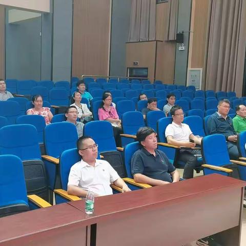 陵水民族中学党支部组织观看《党课开讲啦》