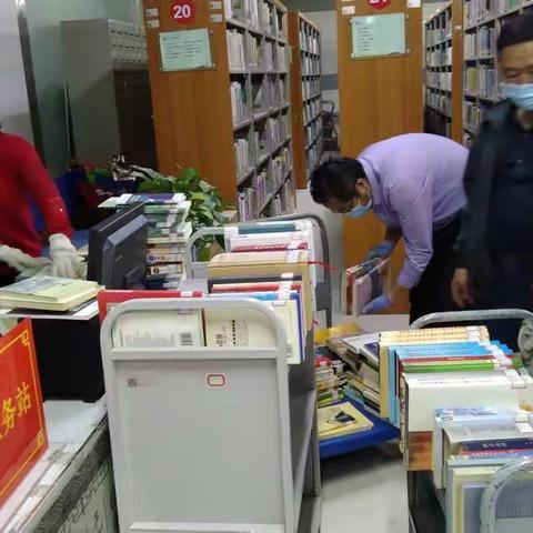 书香中飘        滋养众心