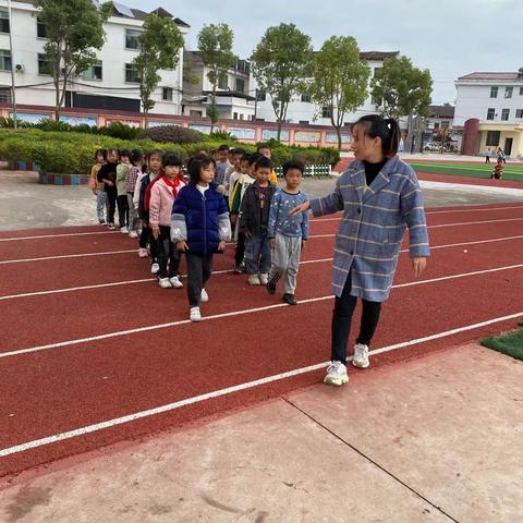 爱劳动 最光荣—— 洽湾小学一年级劳动实践课