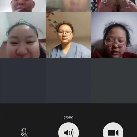 “不忘初心”实验中学初一五班罗佳琦小组努力学习身影