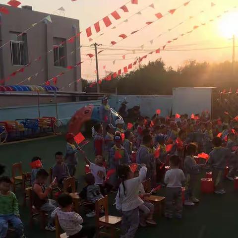 心系祖国情，稚子迎国庆