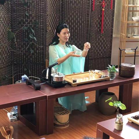 《茶之礼、茶之韵》          ——小五班第二期家长助教活动