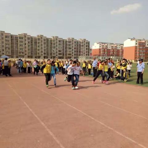 察右后旗明德小学六年级毕业汇演暨第五届趣味运动会