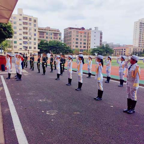 赓续护旗使命   厚植爱国情怀——海南白驹学校国旗护卫队换届交接仪式