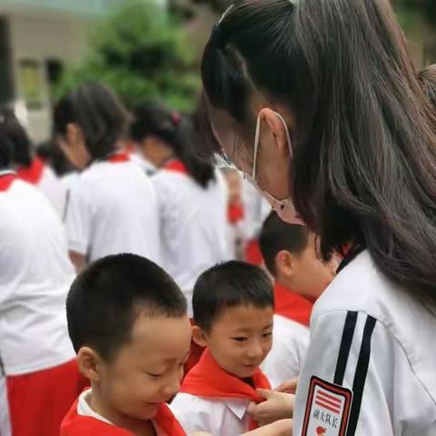 把未来点亮 ﻿东门小学2022庆六一暨入队仪式