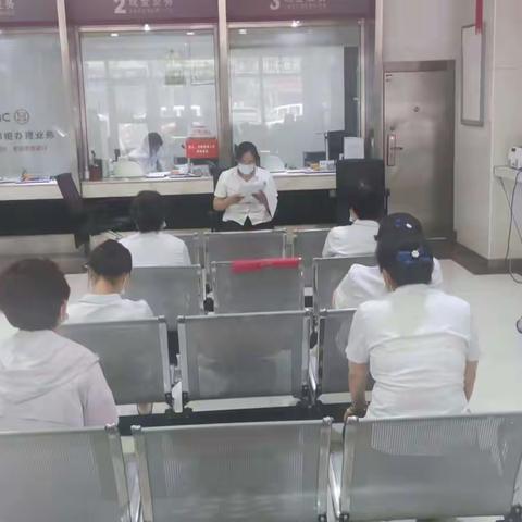 和田分行迎宾路支行组织全体员工开展"警示与反思"大讨论