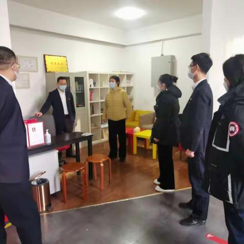 综改示范区直属行党委书记关健一行赴裕丰花园社区支行开展春节安全大检查工作