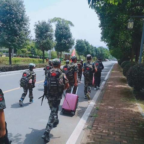 一身草绿，缤纷年华 -----夏令营第三天记