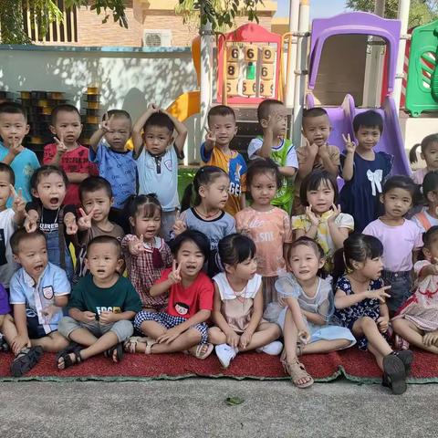 2021年洋浦忆童幼儿园春季学期小二班幼儿成花絮