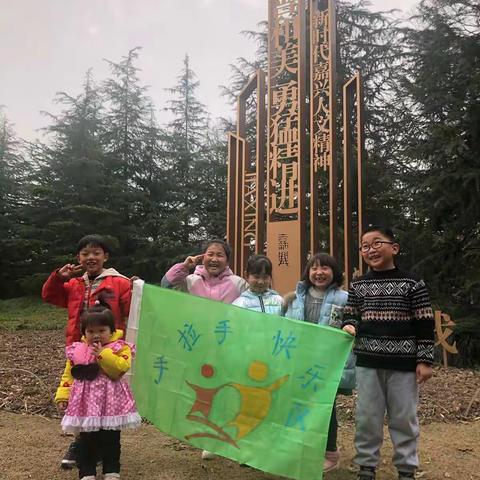给植物园“打扫卫生”—环保小卫士