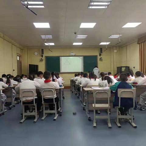 人间四月芳菲尽             教研之花正当时