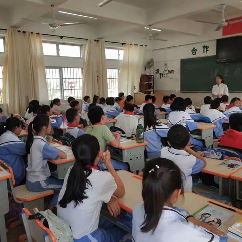 中山小学五（7）班学习“好习惯，益终生”文明礼仪教育