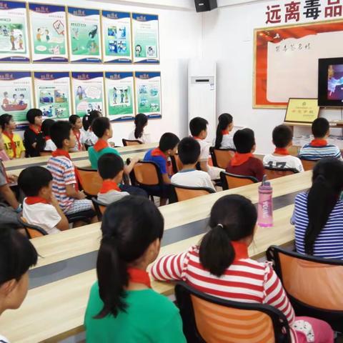 中山小学五年级（7）班观看禁毒宣传片