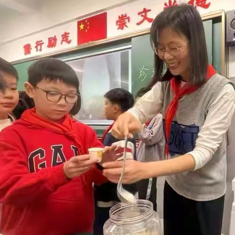 小小老师 大大风采——双峰小学庾亮校区四（3）班小老师讲堂开课了(二)