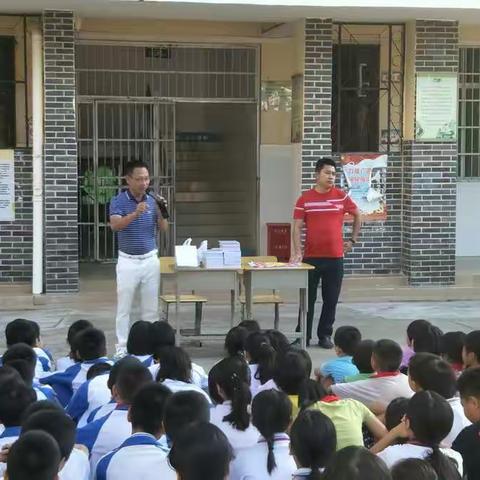 三亚市崖州区港西小学2018～2019学年度第二学期期末优秀生颁奖仪式。