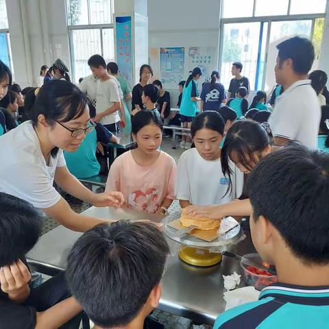 浓情端午粽子香，师生齐做蛋糕爽！