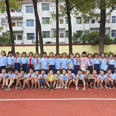 北桥小学二（3）班最美的班级 最可爱的你们