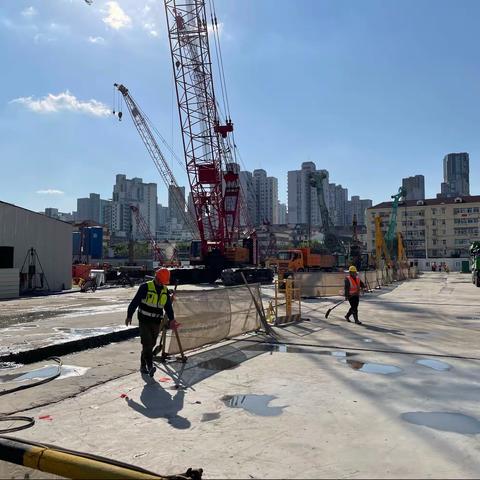 我为群众办实事：工地外拓龙易行，金秋一元送好礼