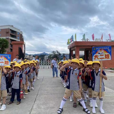 龙门镇智慧幼儿园——参观小学初体验，幼小衔接促成长