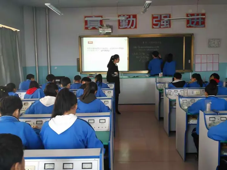 富锦市第16届"探索杯"教学竞赛锦山中学现场掠影