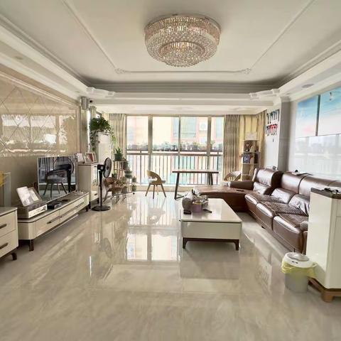 现有官渡恒隆雅居豪装大四房140方出售，南北对流，阳光充足，交通便利！有需要联系13826490709，微信同号！