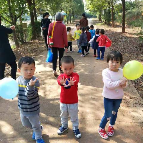 艾乐幼儿园中二班亲子活动——地杰山庄野餐烧烤