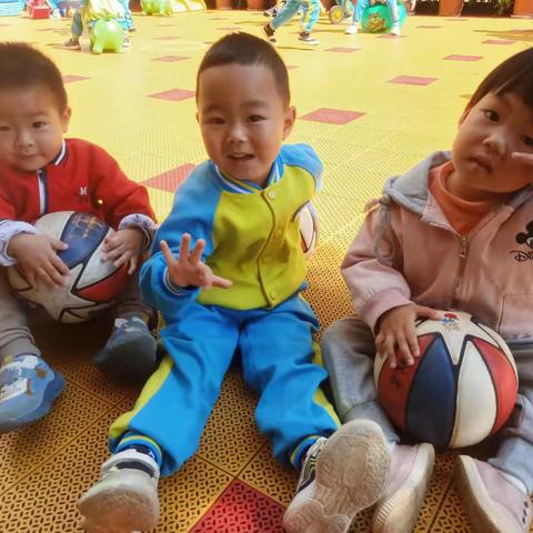 周末愉快🍅🍅🍏🍏🍒🍒❤❤💞和小朋友在一起的幸福感🍋🍓都存在了照片里📷