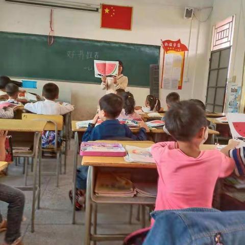 小蚂蚁和大西瓜的故事    于都第六小学一2班     钟倩
