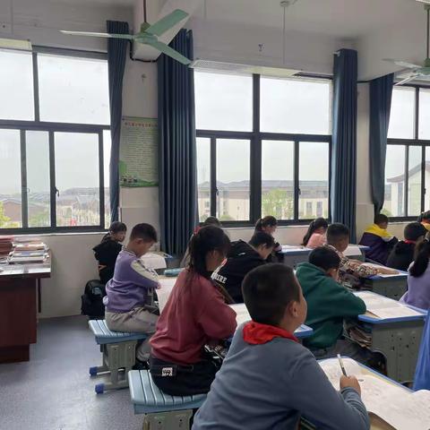 聚焦试卷讲评，共研高效课堂 ———士元小学综合组试卷讲评课教研活动小记