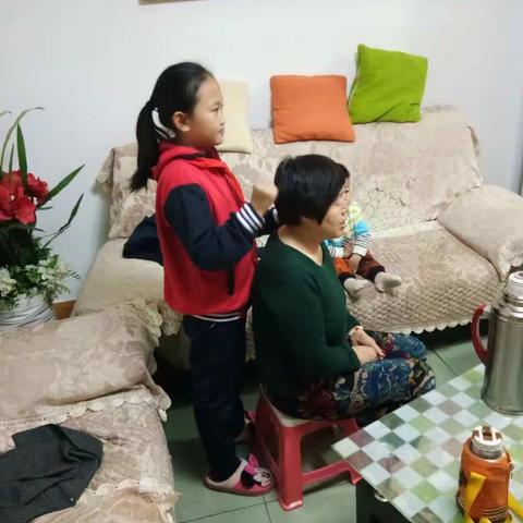 九九重阳—浓浓敬老情 新曙光雪驰小学三年级五班