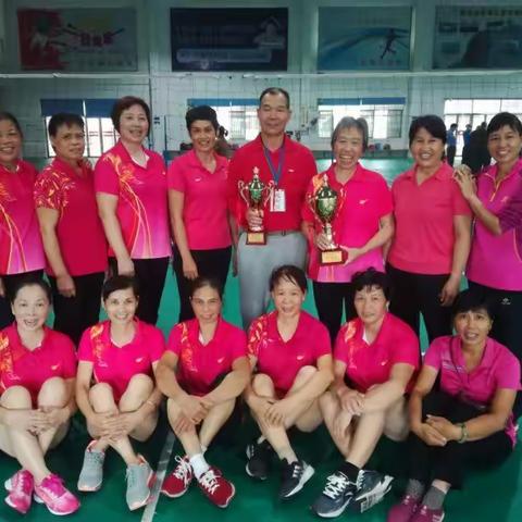 国有西江农场老年人西江夕阳气排球爱好者.参加贵港市港南区港南杯老年人气排球交流话动！